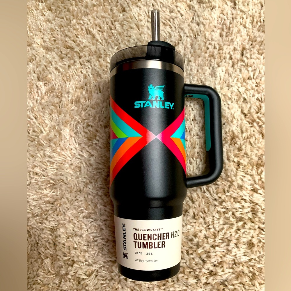 NWT Stanley Quencher 30oz tumbler. Hyper Geo